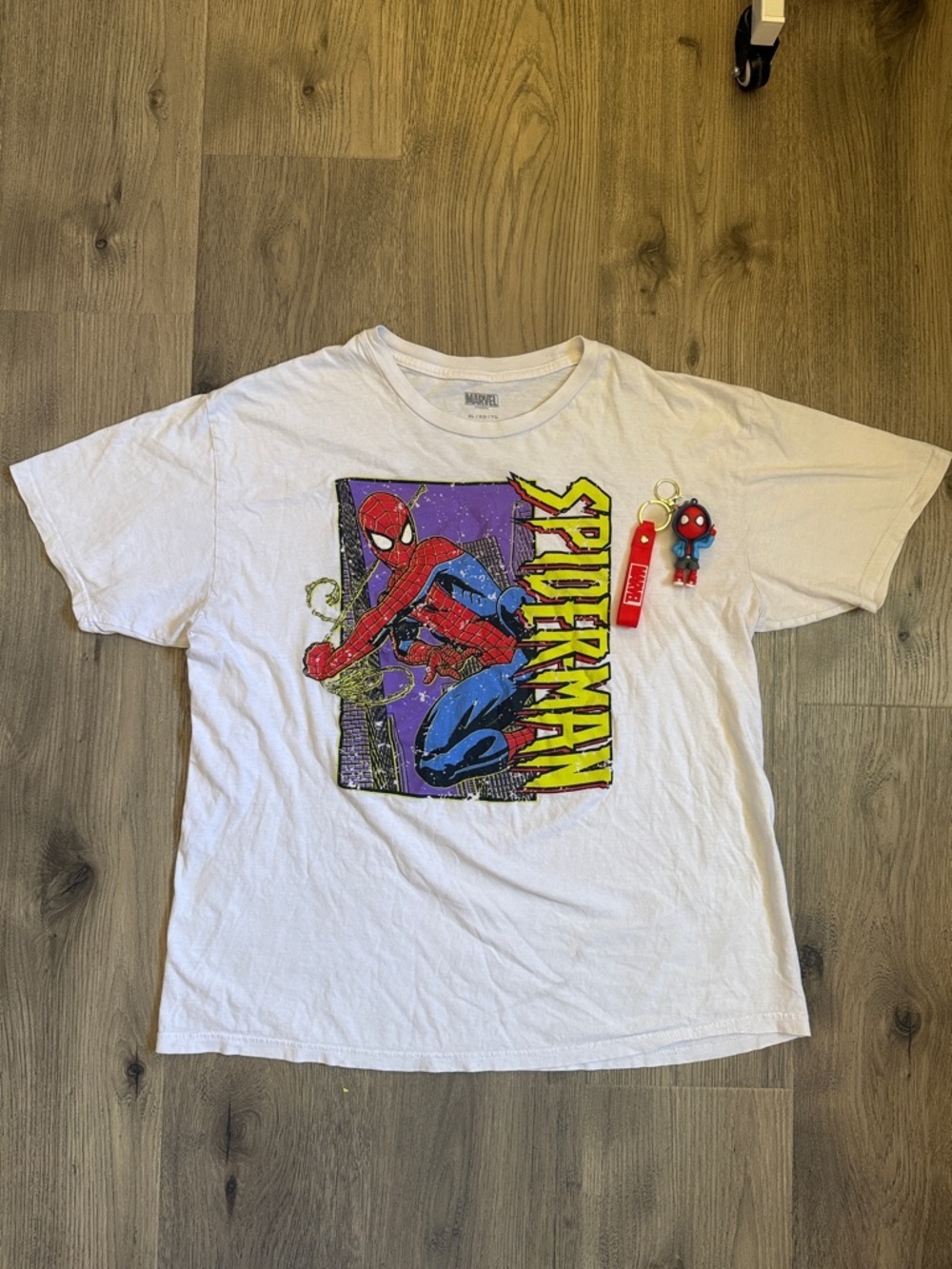 Bundle Marvel White Spider-Man Tee with keychain bag charm
